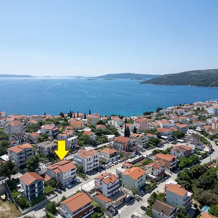 Kristina Apartment Seget Vranjica