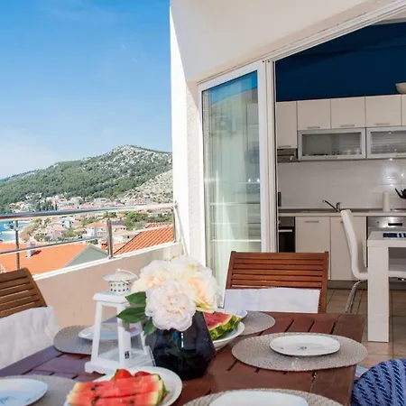 Kristina Apartment Seget Vranjica